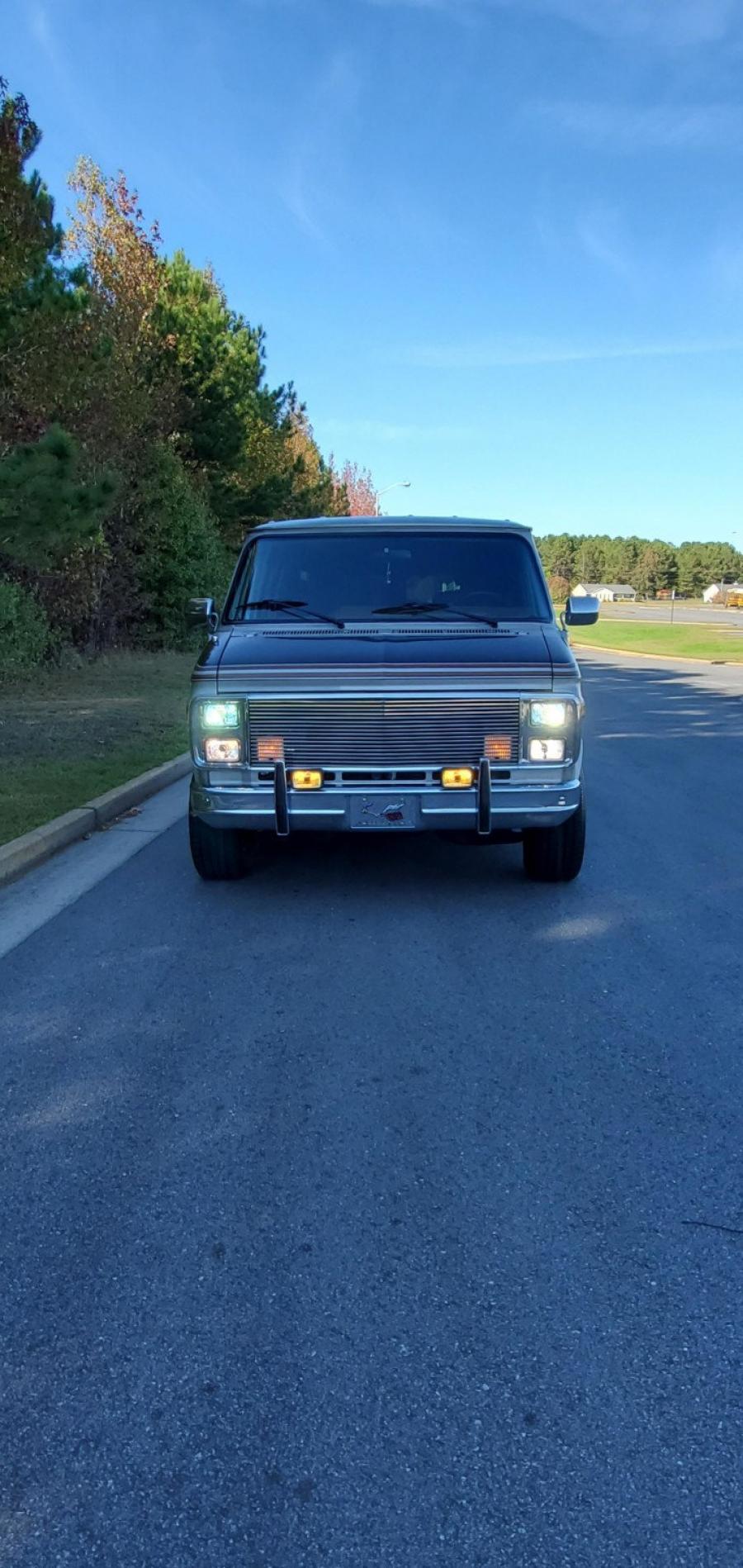  Chevrolet G20 Conversion Van  (CG21305) 1988 года  (фото 38 из 257)
